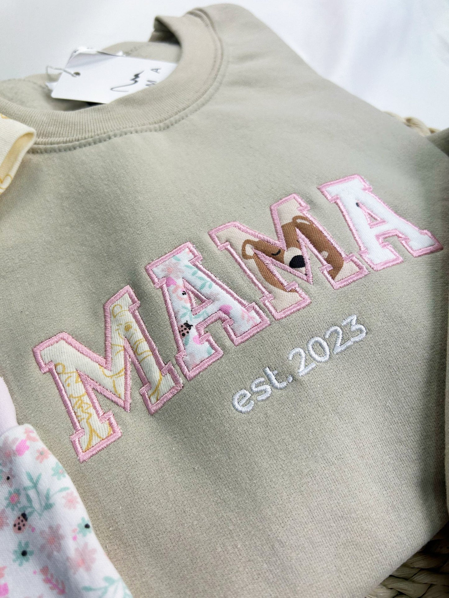 Bluza/hanorac personalizat/a prin broderie cu hainute de bebelus MAMA/ TATA/ BUNICA/ BICU