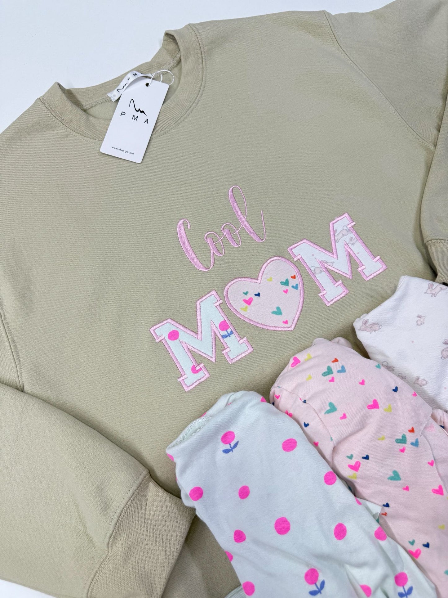 Bluza/hanorac personalizat/a prin broderie cu hainute de bebelus MAMA/ TATA/ BUNICA/ BICU