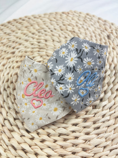 Bandana catei/pisici gri albastrui cu floricele personalizata cu nume