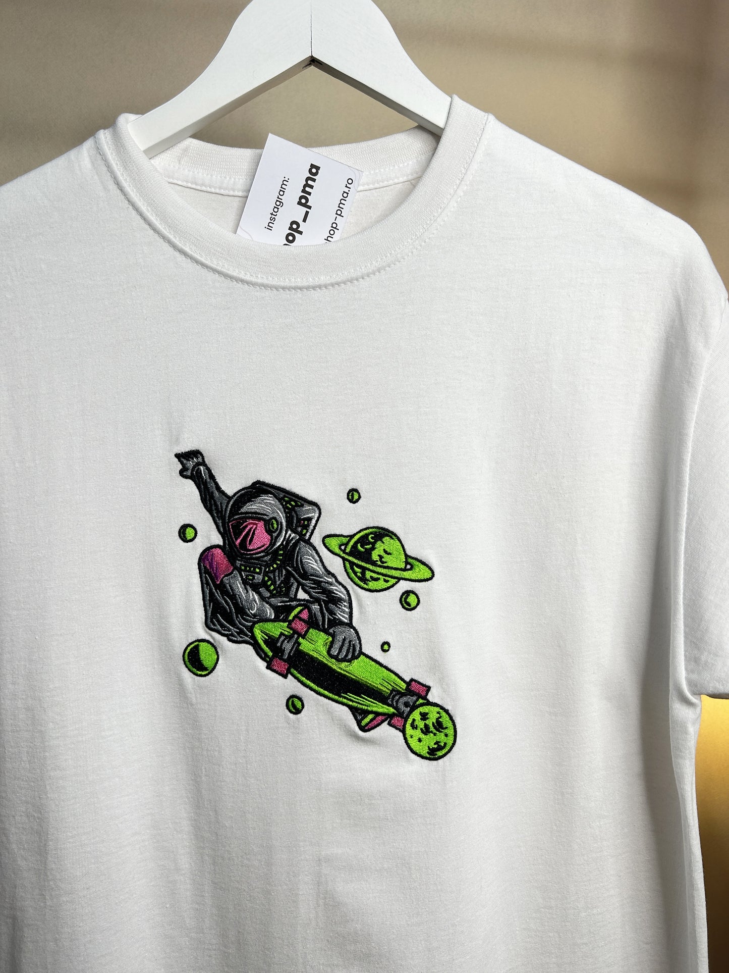 Tricou Astronaut Skateboarding On Universe