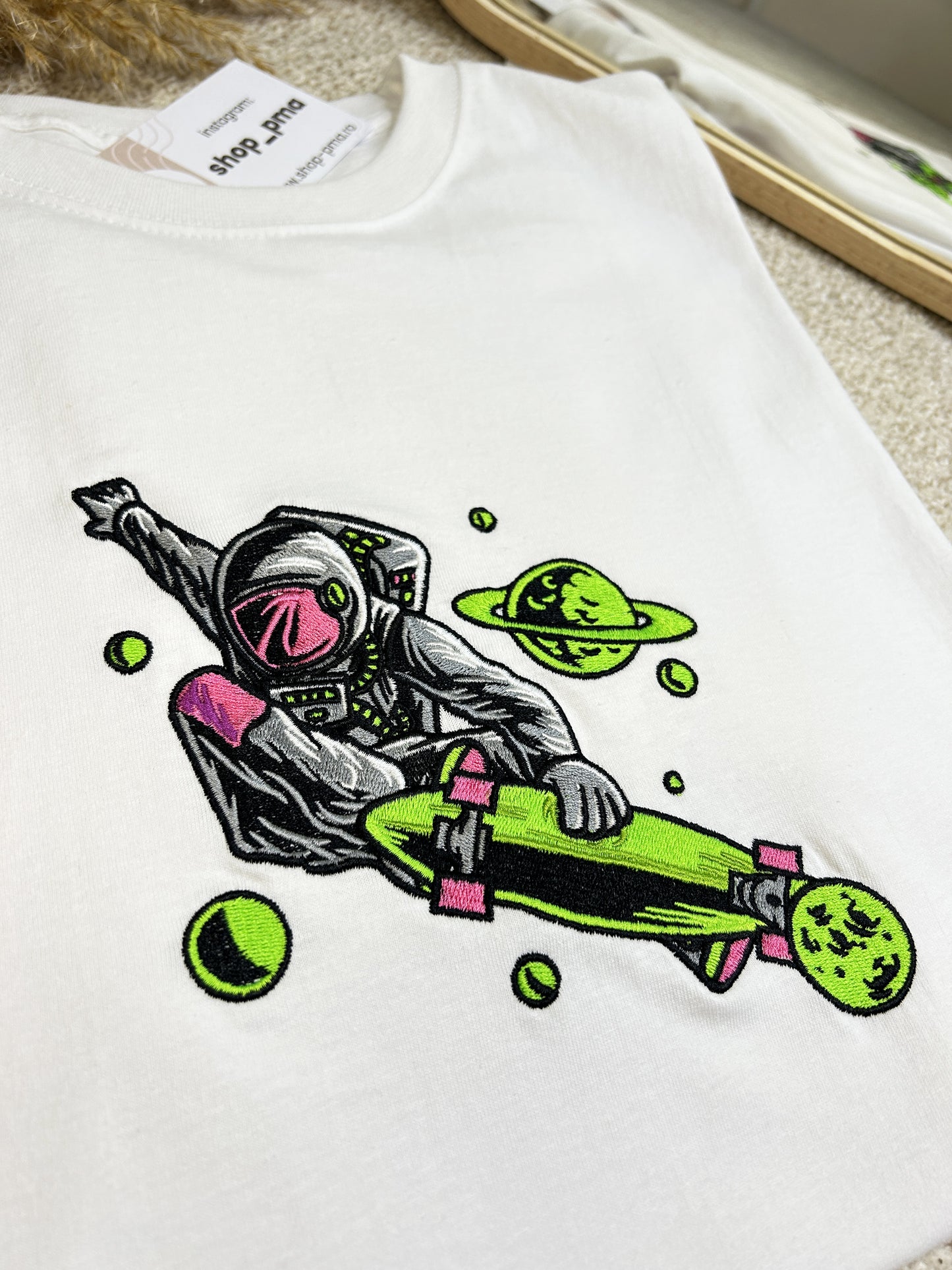 Tricou Astronaut Skateboarding On Universe