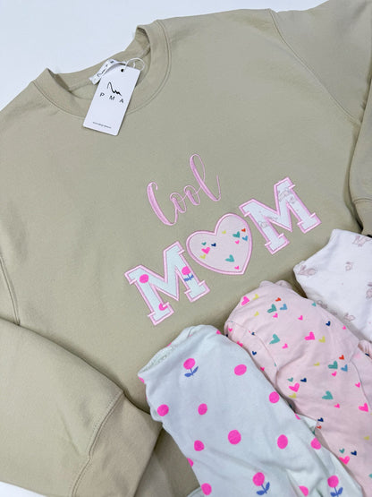 Bluza/hanorac personalizat/a prin broderie cu hainute de bebelus MAMA/ TATA/ BUNICA/ BICU